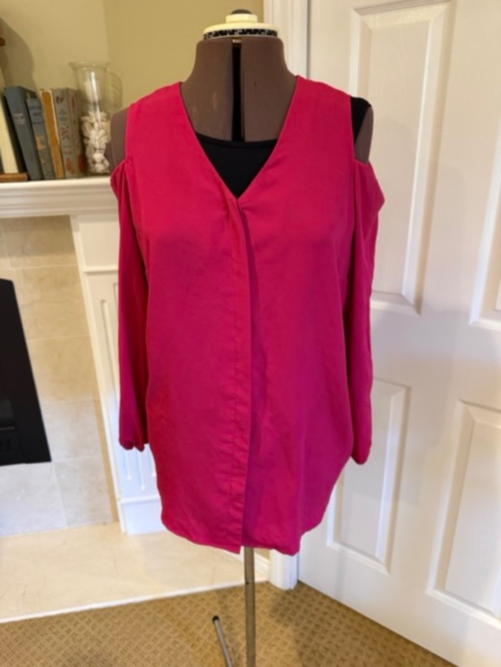 Chico’s Hot Pink Cold Shoulder V-Neck Tunic Blouse Size 1